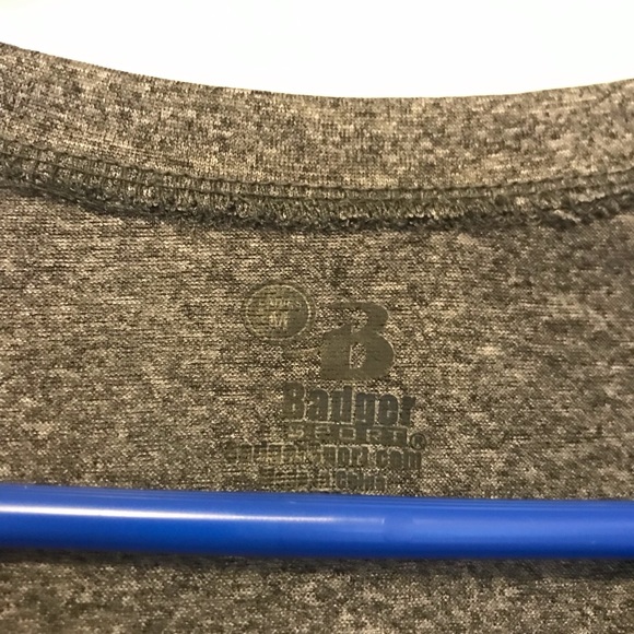 Woman’s University of Vermont technical T-shirt. - Picture 3 of 7